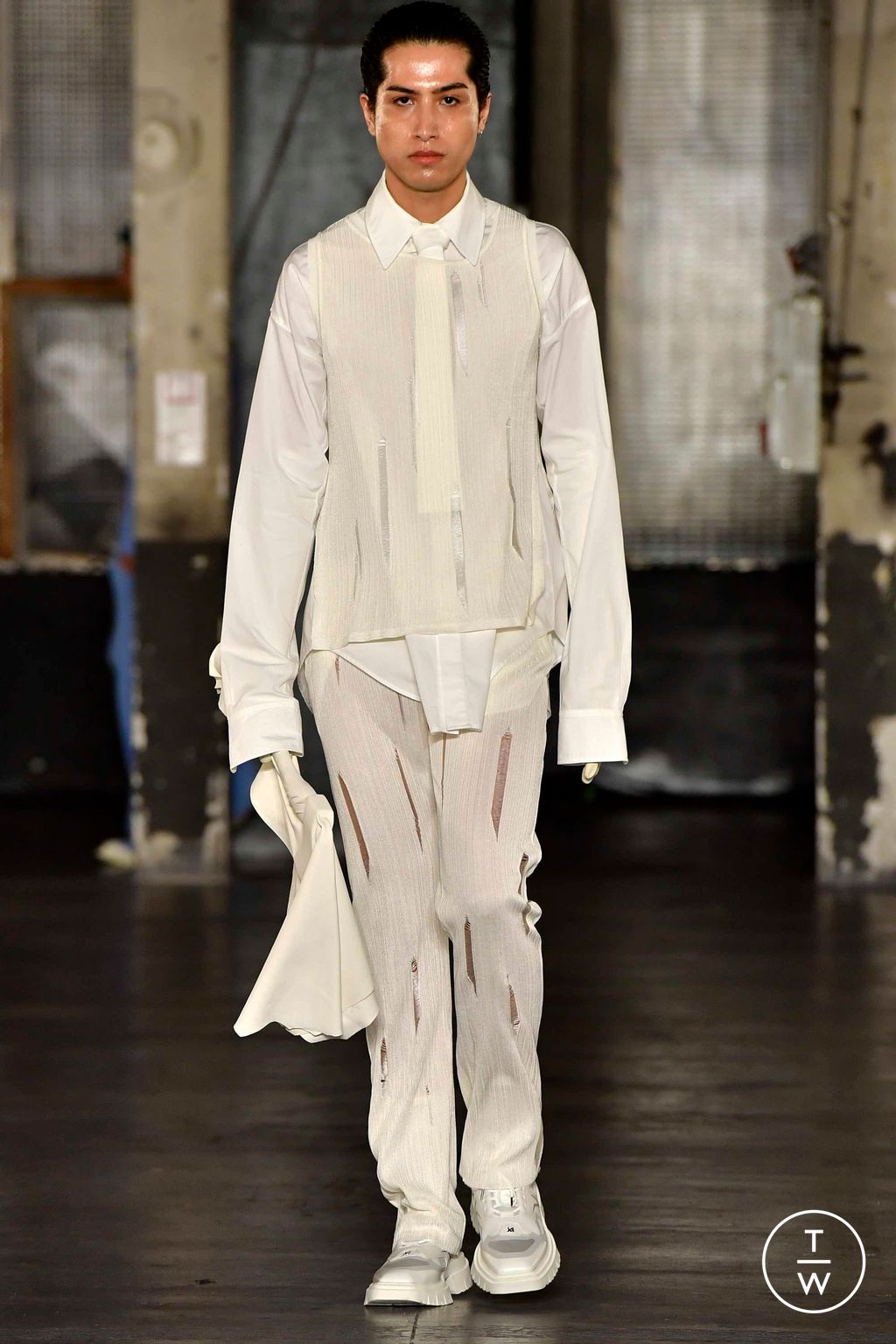 Fashion Week Paris Fall/Winter 2023 look 23 from the Louis Gabriel Nouchi collection 男装