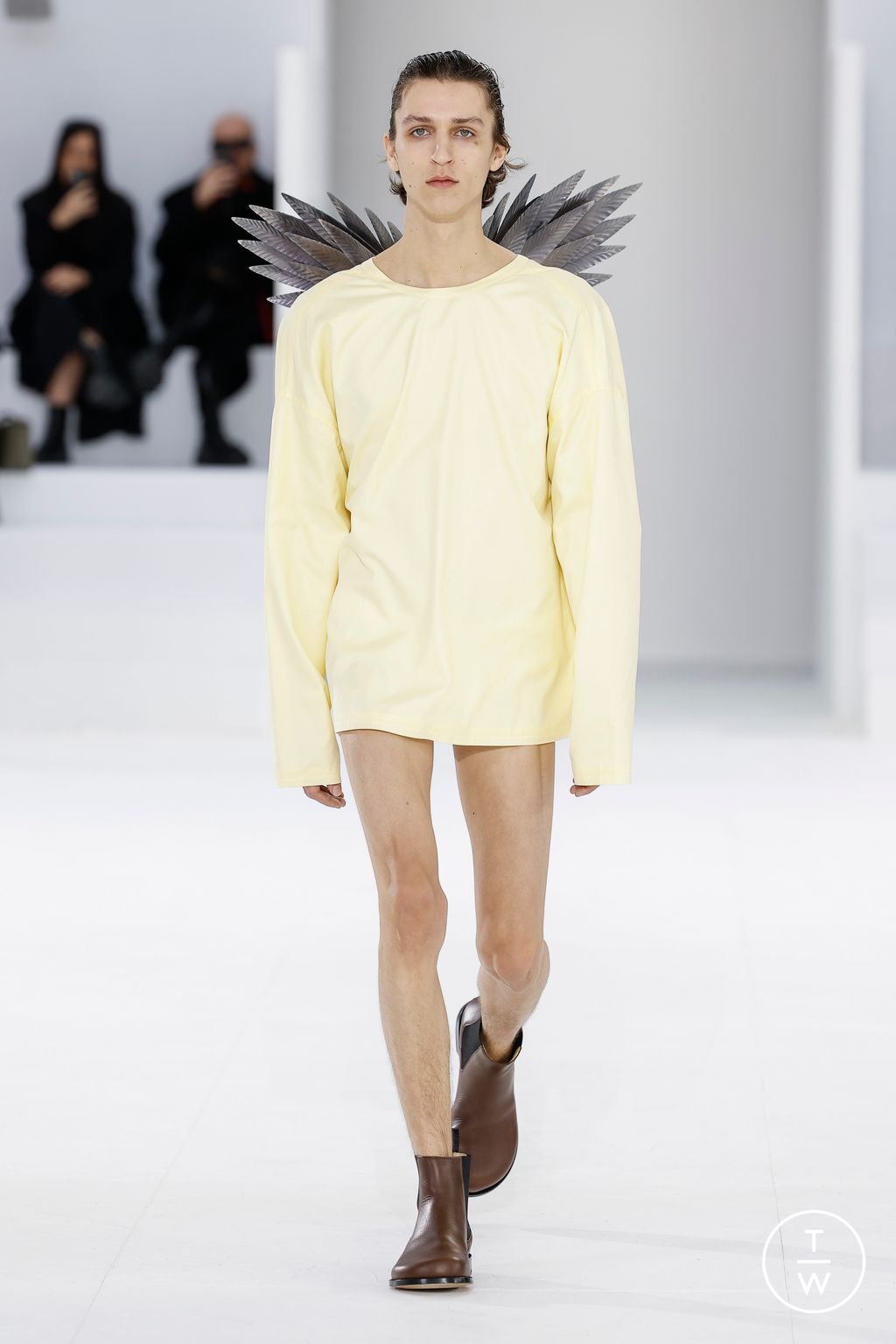 Fashion Week Paris Fall/Winter 2023 look 3 de la collection Loewe menswear
