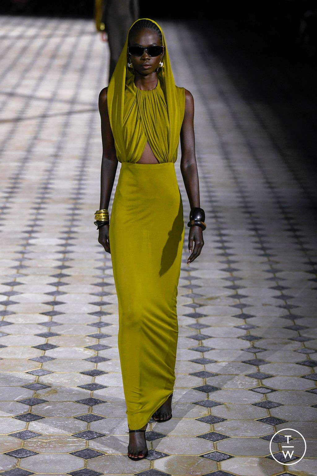 Fashion Week Paris Spring/Summer 2023 look 20 from the Saint Laurent collection womenswear
