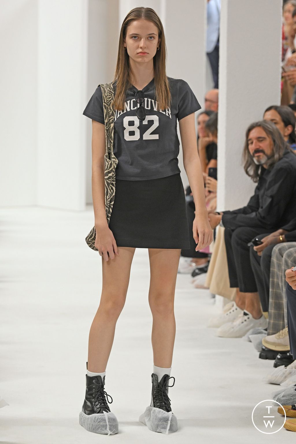 Fashion Week Milan Spring/Summer 2023 look 21 from the Sunnei collection 女装