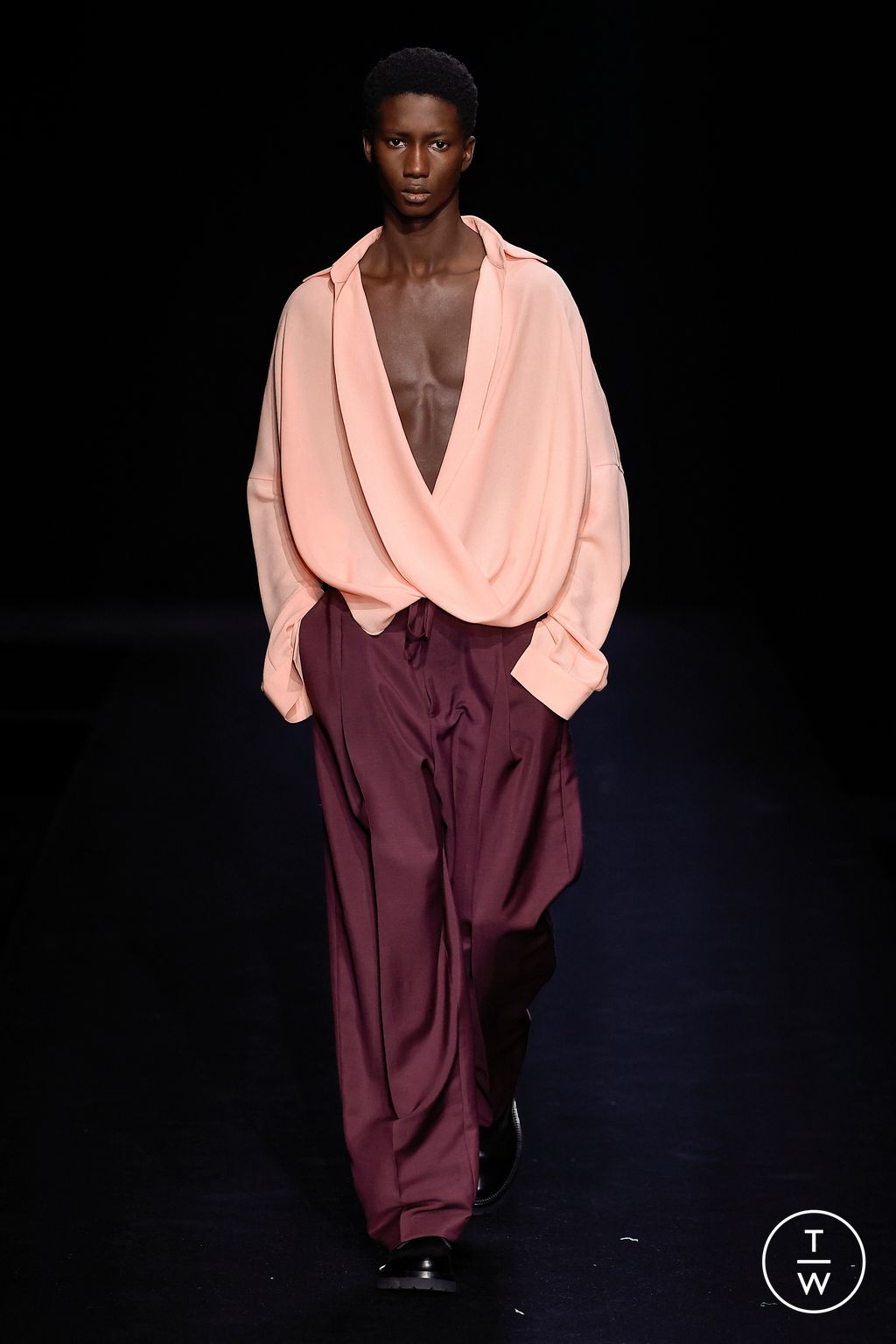Fashion Week Paris Spring/Summer 2023 look 13 from the Valentino collection 高级定制