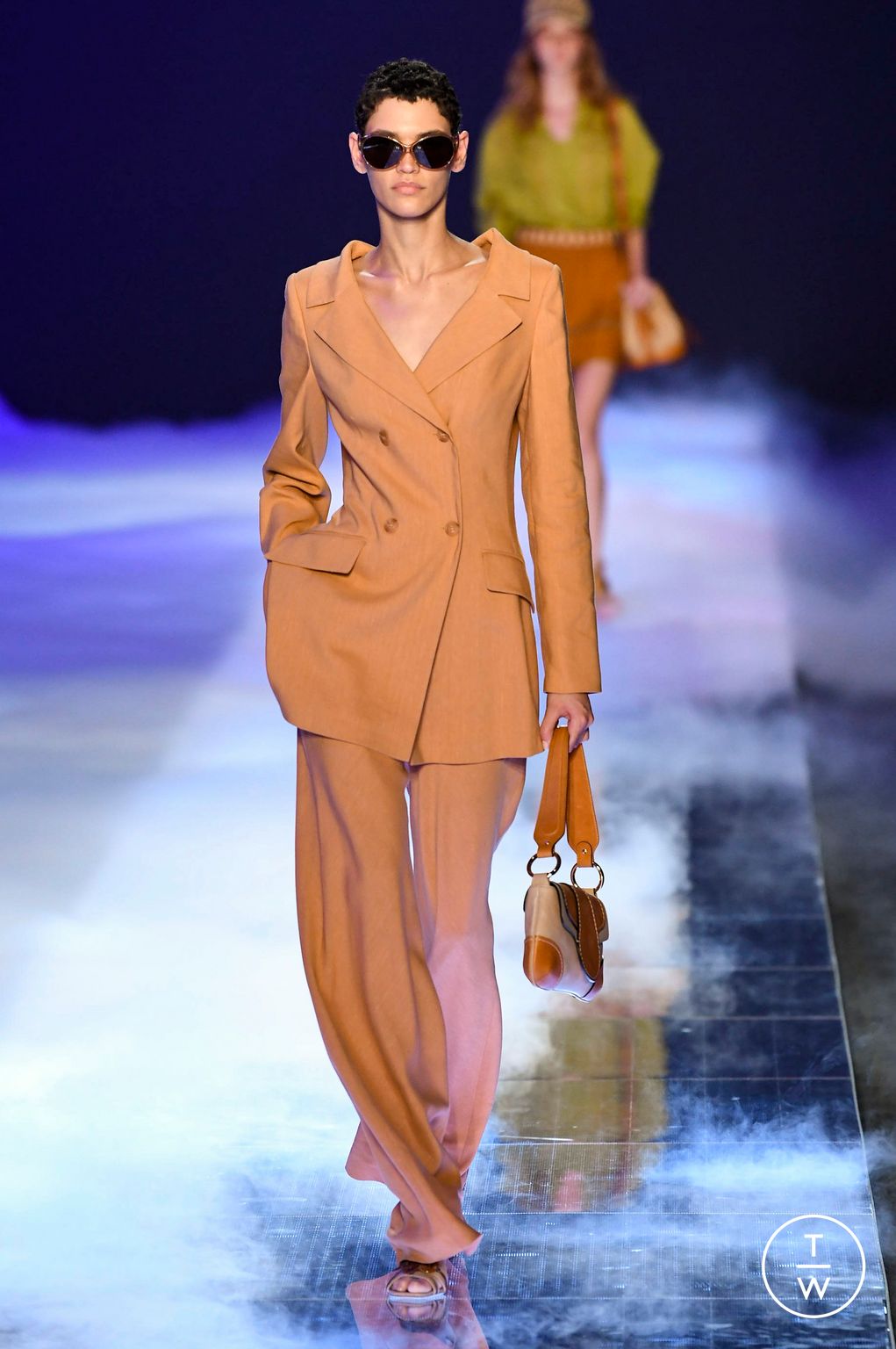 Fashion Week Milan Spring/Summer 2023 look 21 from the Alberta Ferretti collection 女装