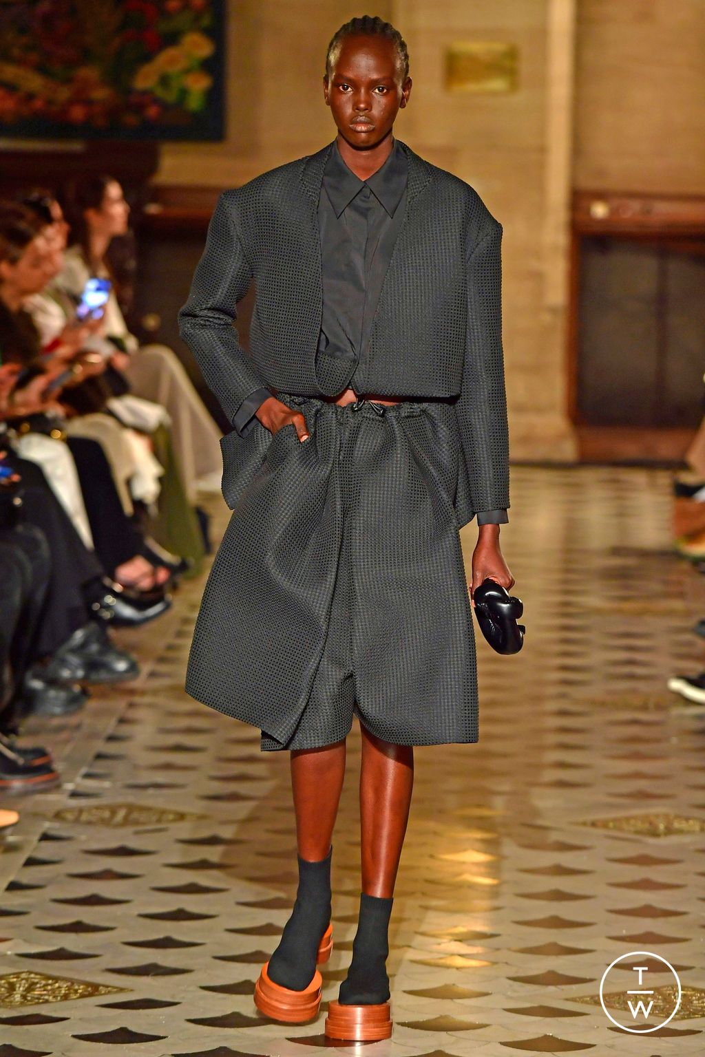 Fashion Week Paris Spring/Summer 2023 look 2 from the A.W.A.K.E MODE collection 女装