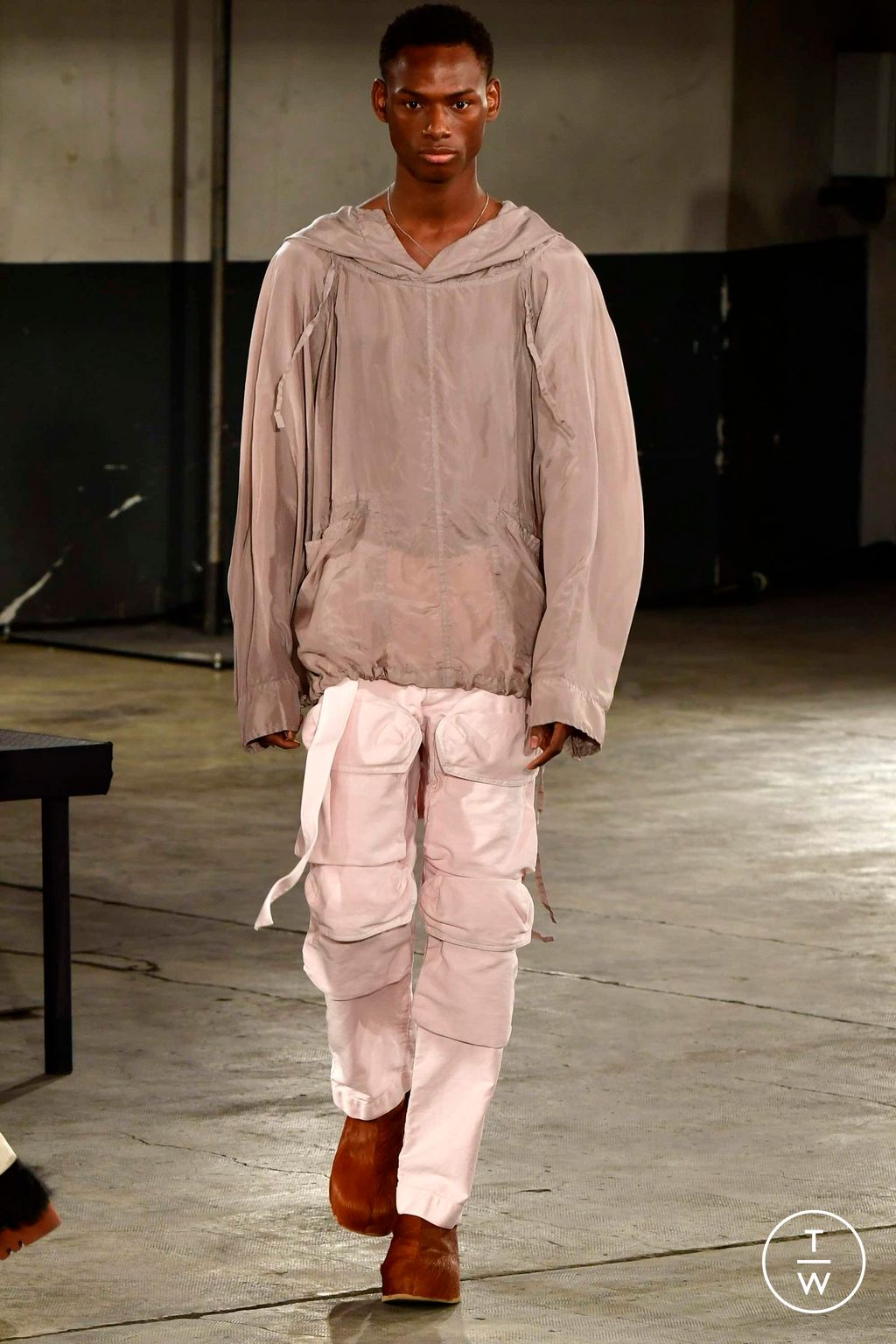 Fashion Week Paris Fall/Winter 2023 look 30 from the Dries Van Noten collection menswear