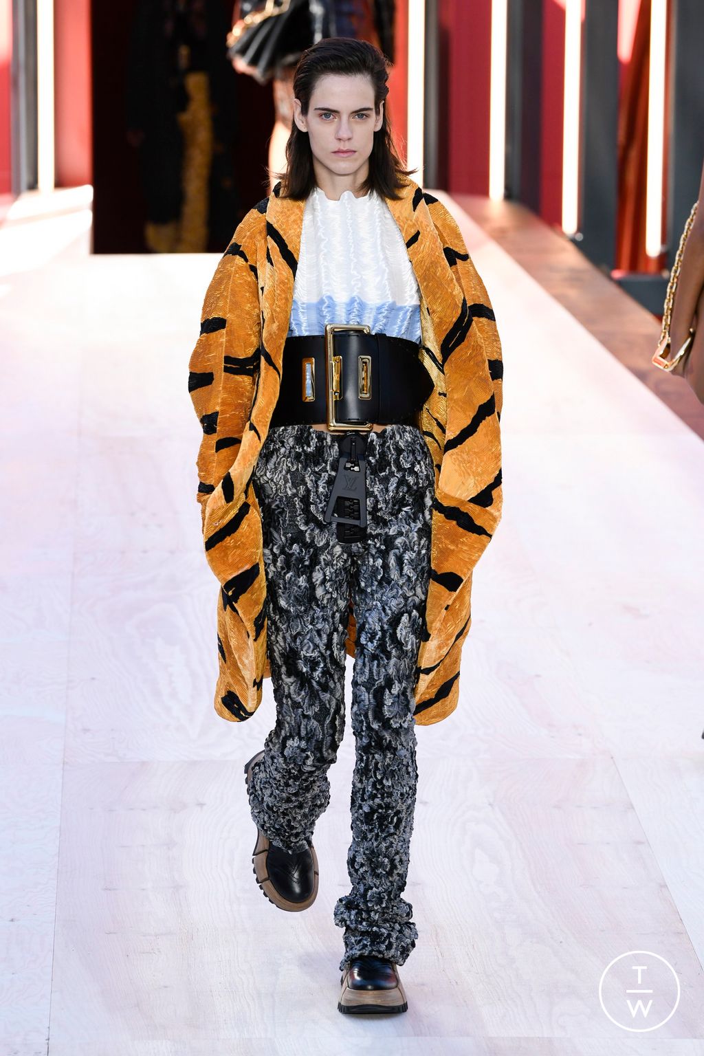 Fashion Week Paris Spring/Summer 2023 look 40 from the Louis Vuitton collection 女装