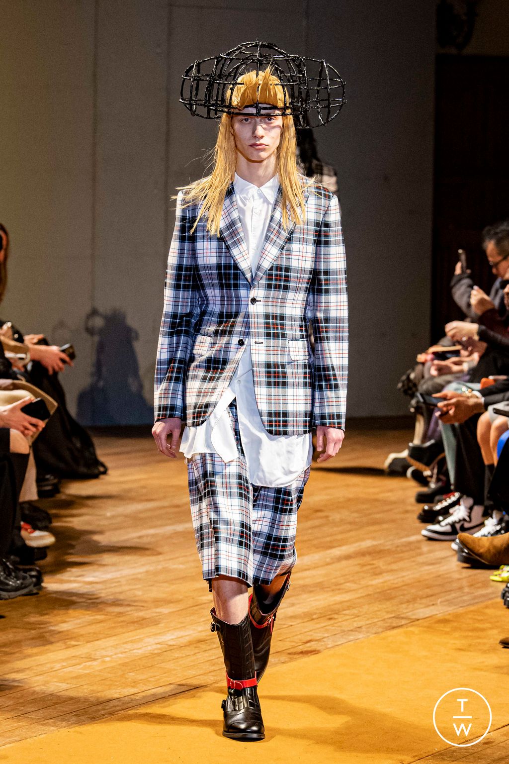 Fashion Week Paris Fall/Winter 2023 look 20 de la collection Comme des Garçons Homme Plus menswear