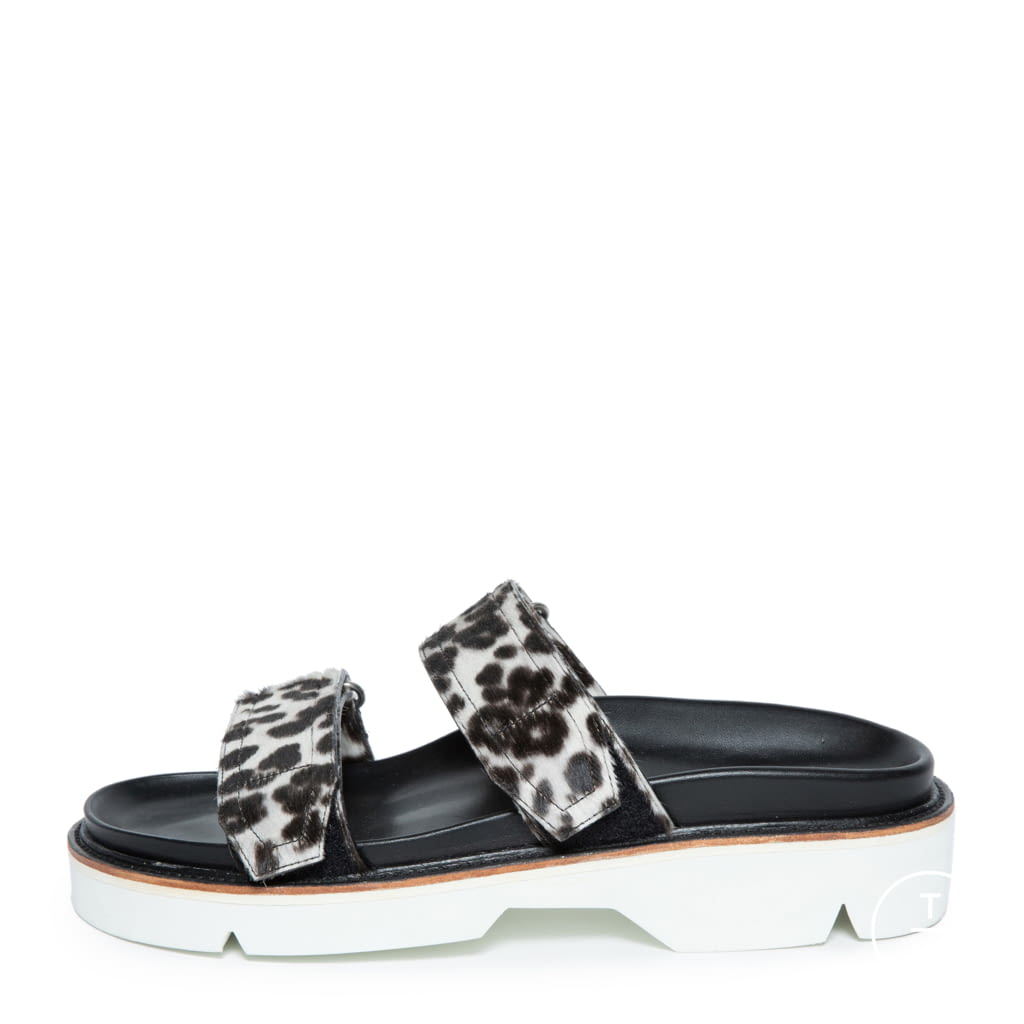 Fashion Week Paris Spring/Summer 2020 look 10 from the Dries Van Noten collection 男装配饰