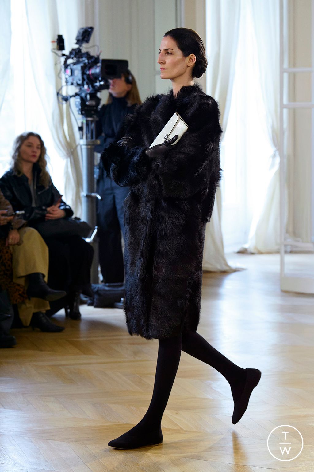 Fashion Week Paris Fall/Winter 2026 look 21 from the Toteme collection womenswear