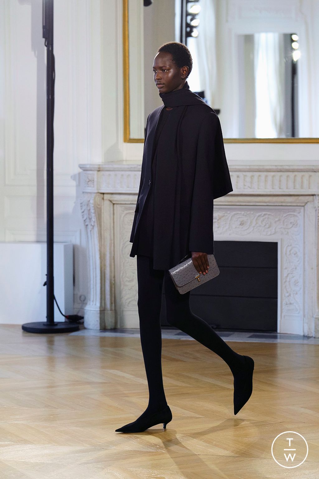 Fashion Week Paris Fall/Winter 2026 look 25 from the Toteme collection womenswear
