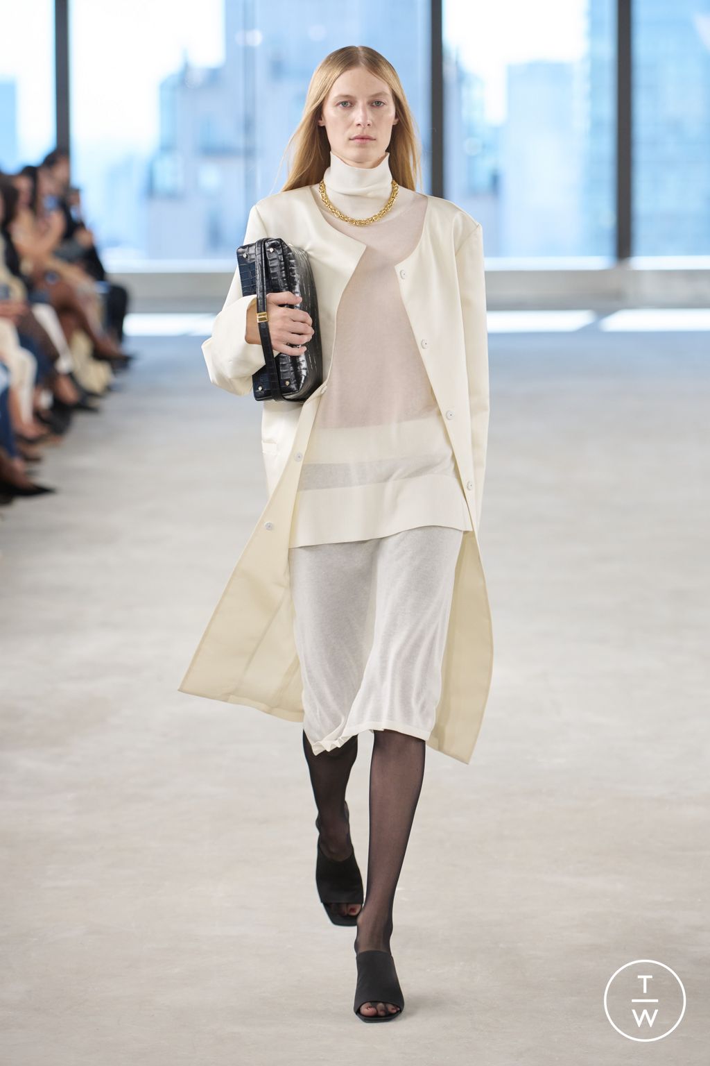 Fashion Week New York Spring/Summer 2025 look 1 from the Toteme collection womenswear