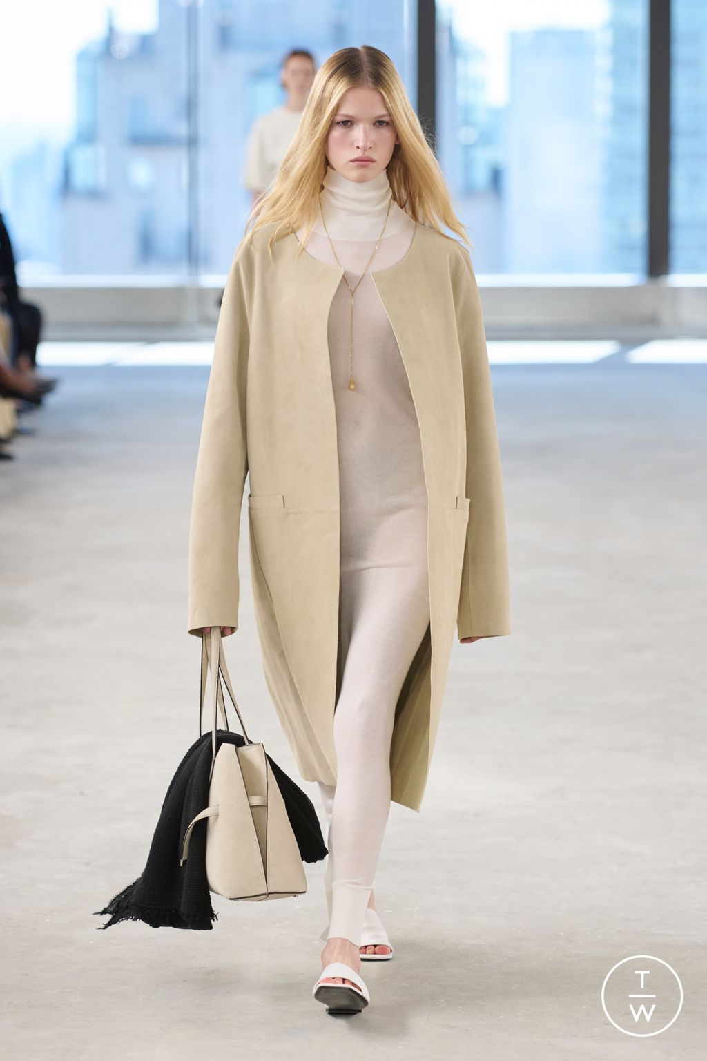 Fashion Week New York Spring/Summer 2025 look 10 from the Toteme collection womenswear