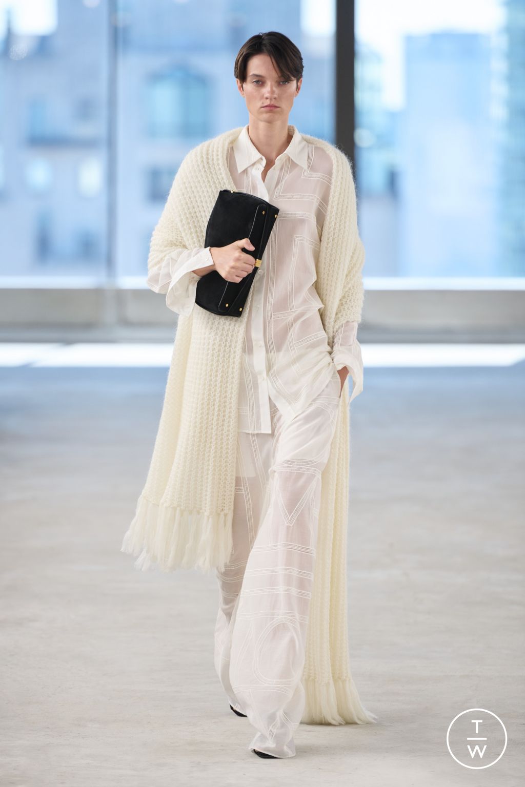 Fashion Week New York Spring/Summer 2025 look 17 from the Toteme collection 女装