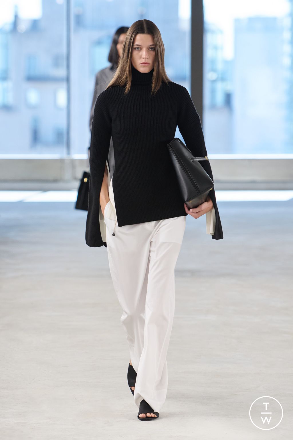 Fashion Week New York Spring-Summer 2025 look 19 from the Toteme collection womenswear
