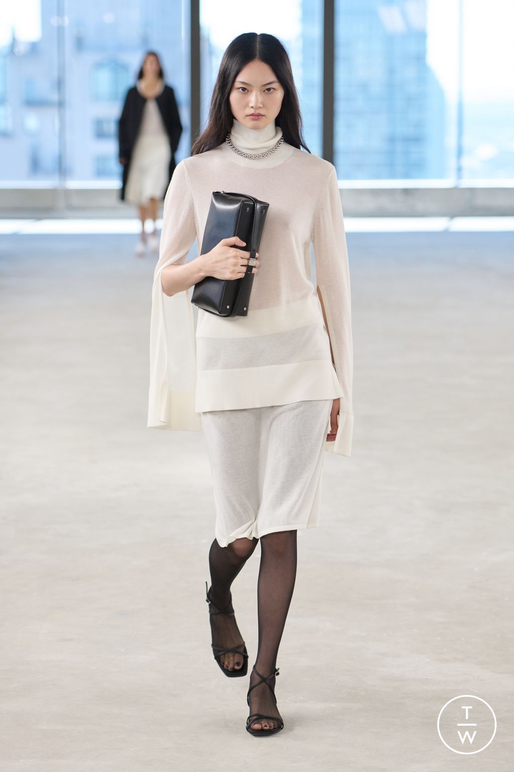 Fashion Week New York Spring/Summer 2025 look 2 from the Toteme collection womenswear