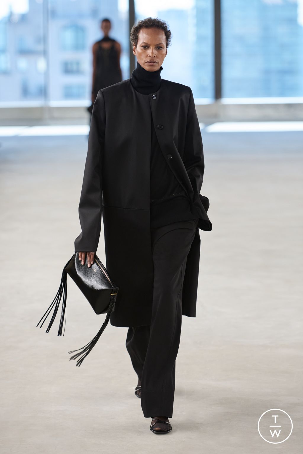 Fashion Week New York Spring/Summer 2025 look 21 from the Toteme collection womenswear