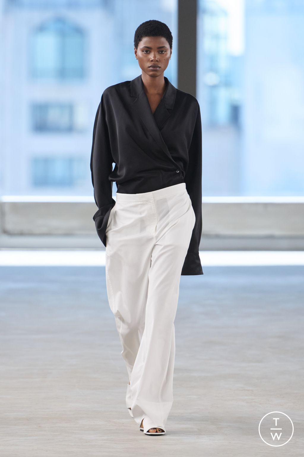 Fashion Week New York Spring/Summer 2025 look 27 from the Toteme collection womenswear