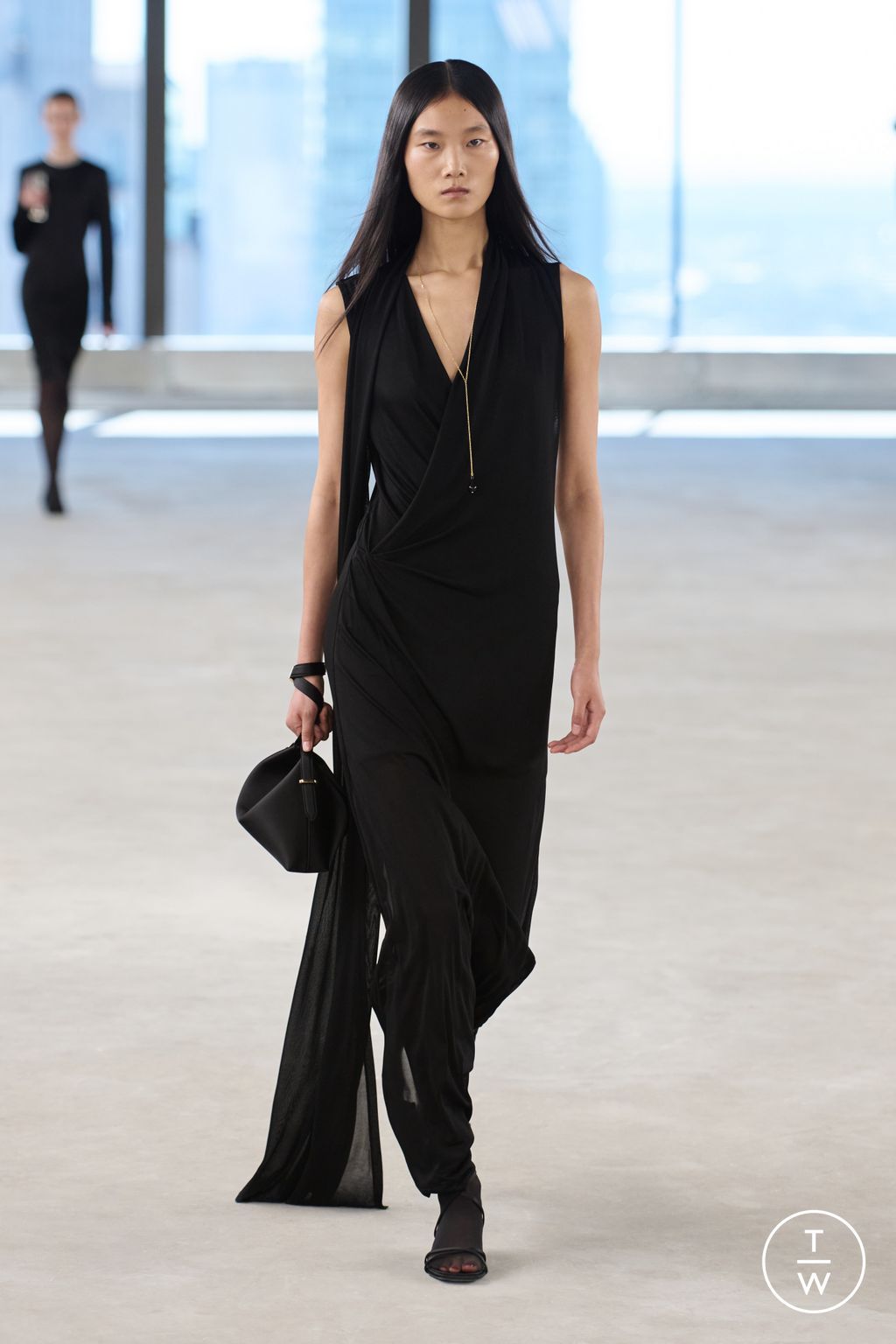 Fashion Week New York Spring/Summer 2025 look 28 from the Toteme collection womenswear