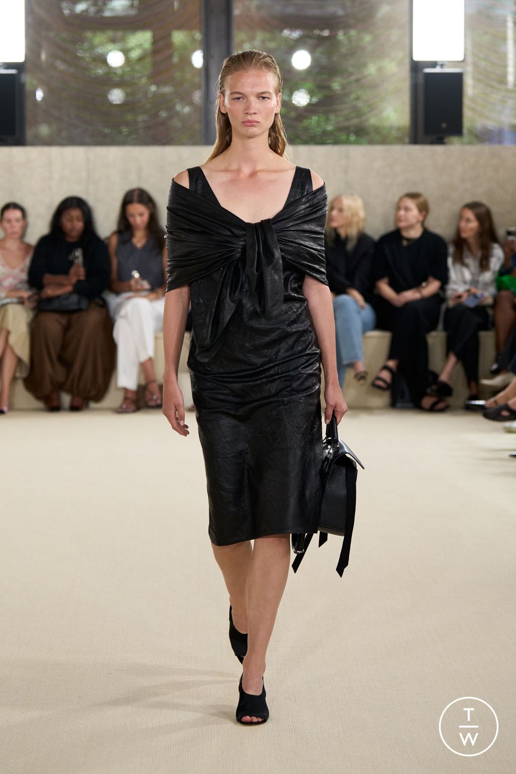 Fashion Week New York Spring/Summer 2026 look 9 from the Toteme collection womenswear