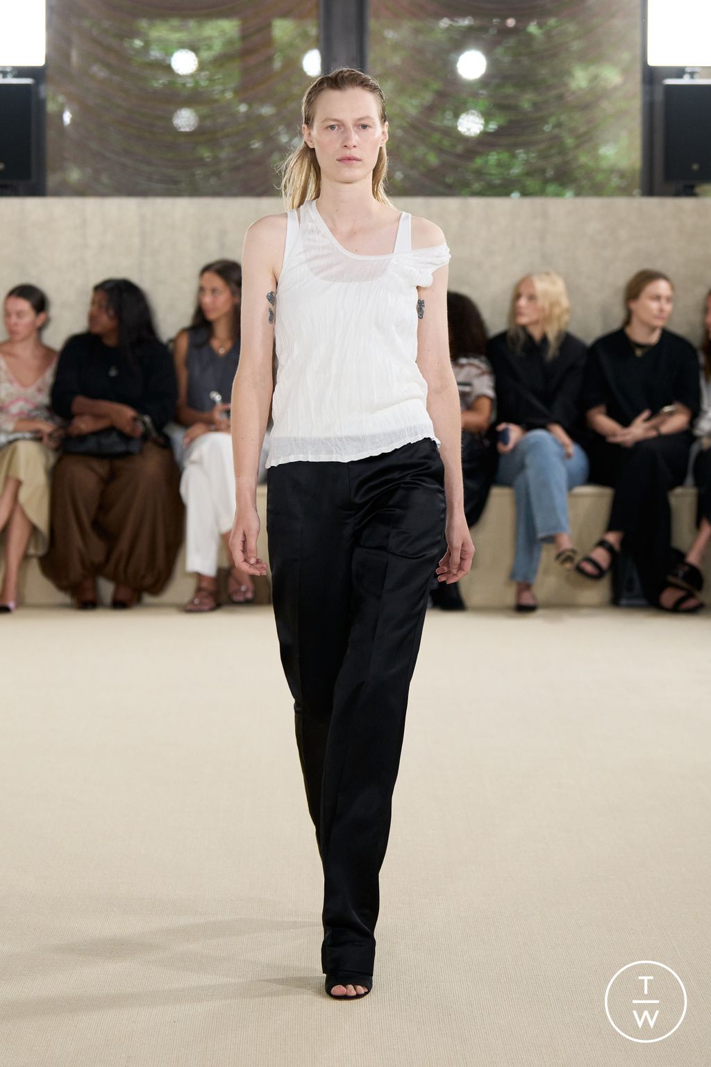 Fashion Week New York Spring/Summer 2026 look 14 de la collection Toteme womenswear