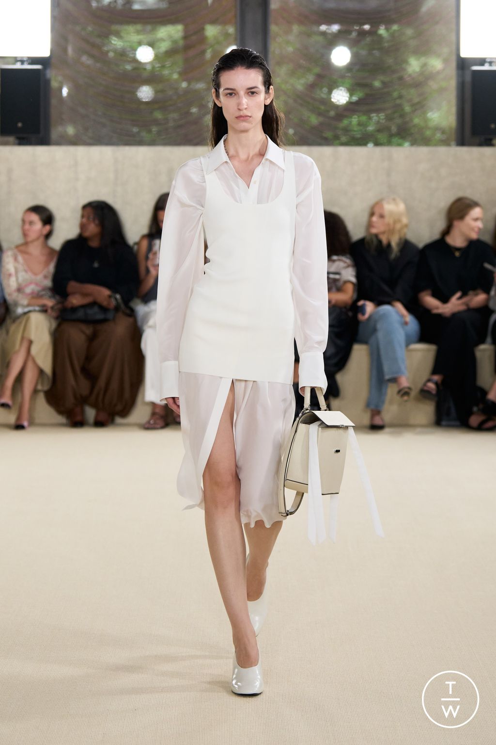 Fashion Week New York Spring/Summer 2026 look 15 from the Toteme collection womenswear