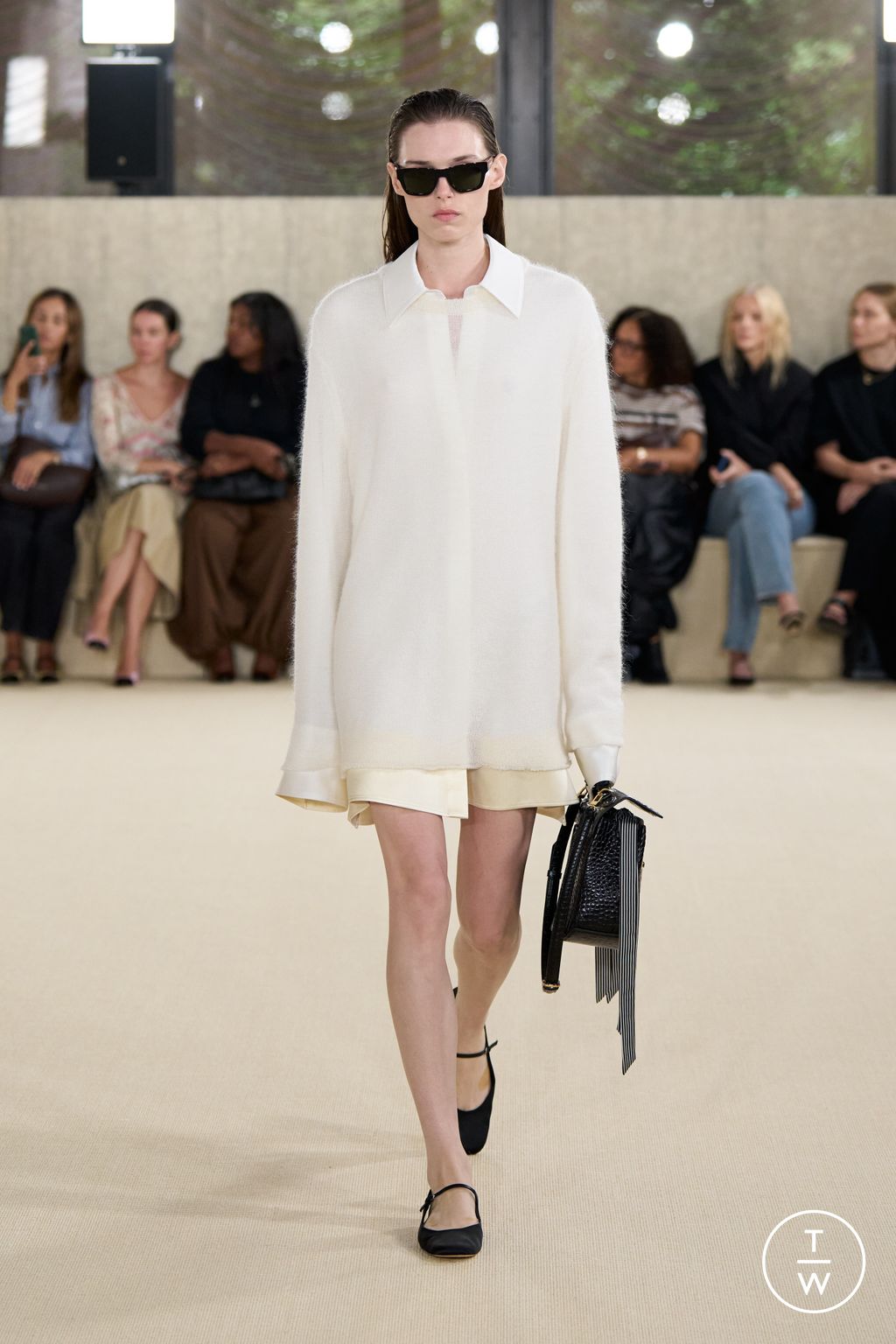 Fashion Week New York Spring/Summer 2026 look 22 from the Toteme collection womenswear