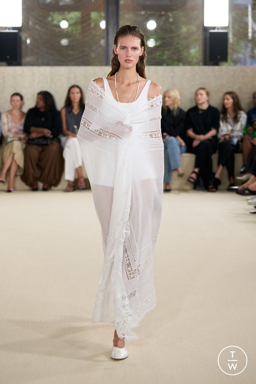 Fashion Week New York Spring/Summer 2026 look 32 from the Toteme collection womenswear