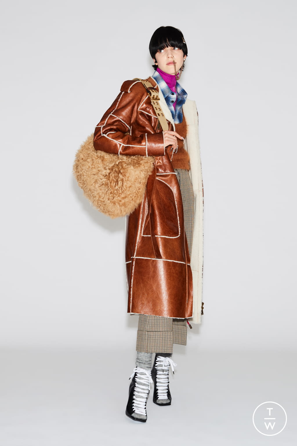 Fashion Week Milan Fall/Winter 2021 look 3 de la collection Dsquared2 womenswear