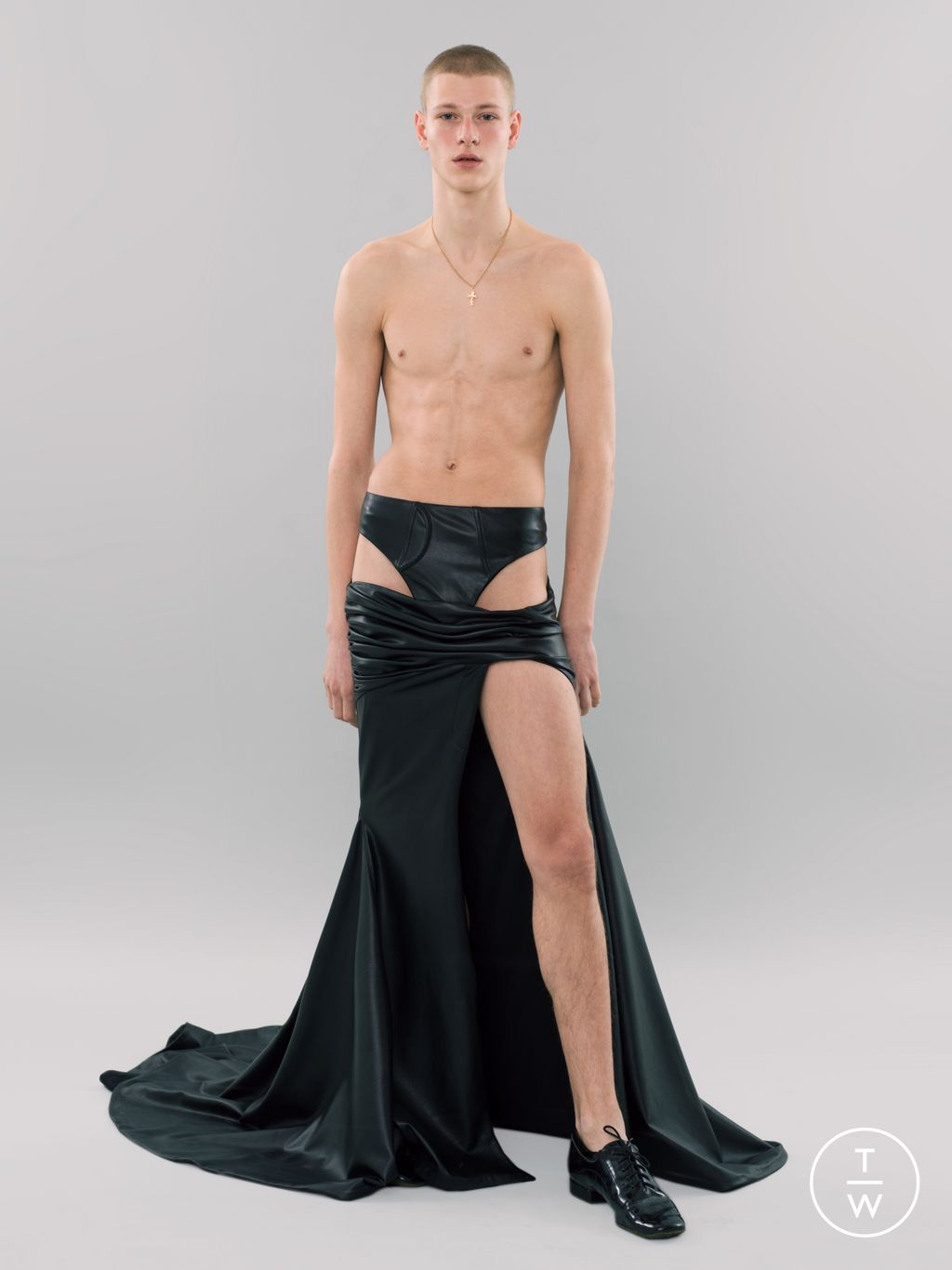 Fashion Week Paris Spring/Summer 2023 look 3 from the Frolov collection couture