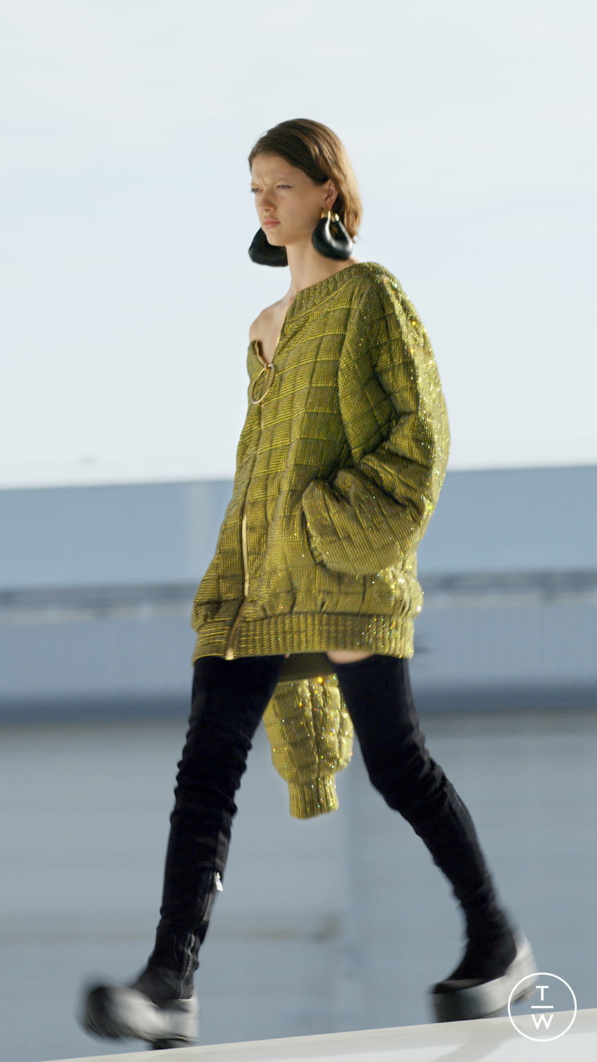 Fashion Week Paris Fall/Winter 2021 look 3 from the Balmain collection womenswear