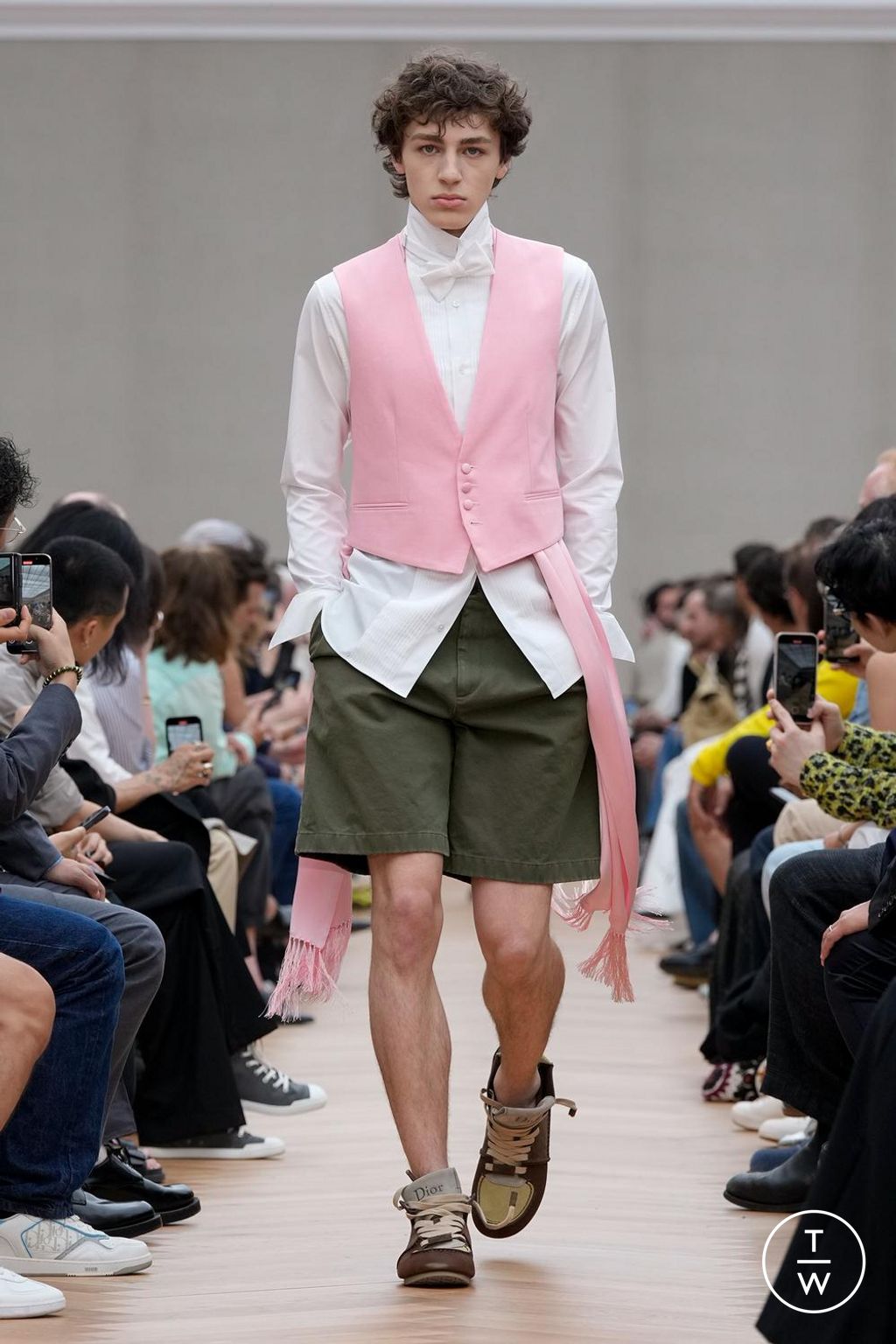 Fashion Week Paris Spring/Summer 2026 look 3 from the Dior Homme collection 男装