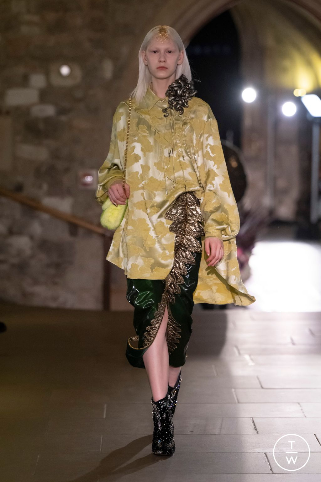 Fashion Week London Fall/Winter 2024 look 3 from the MITHRIDATE collection womenswear