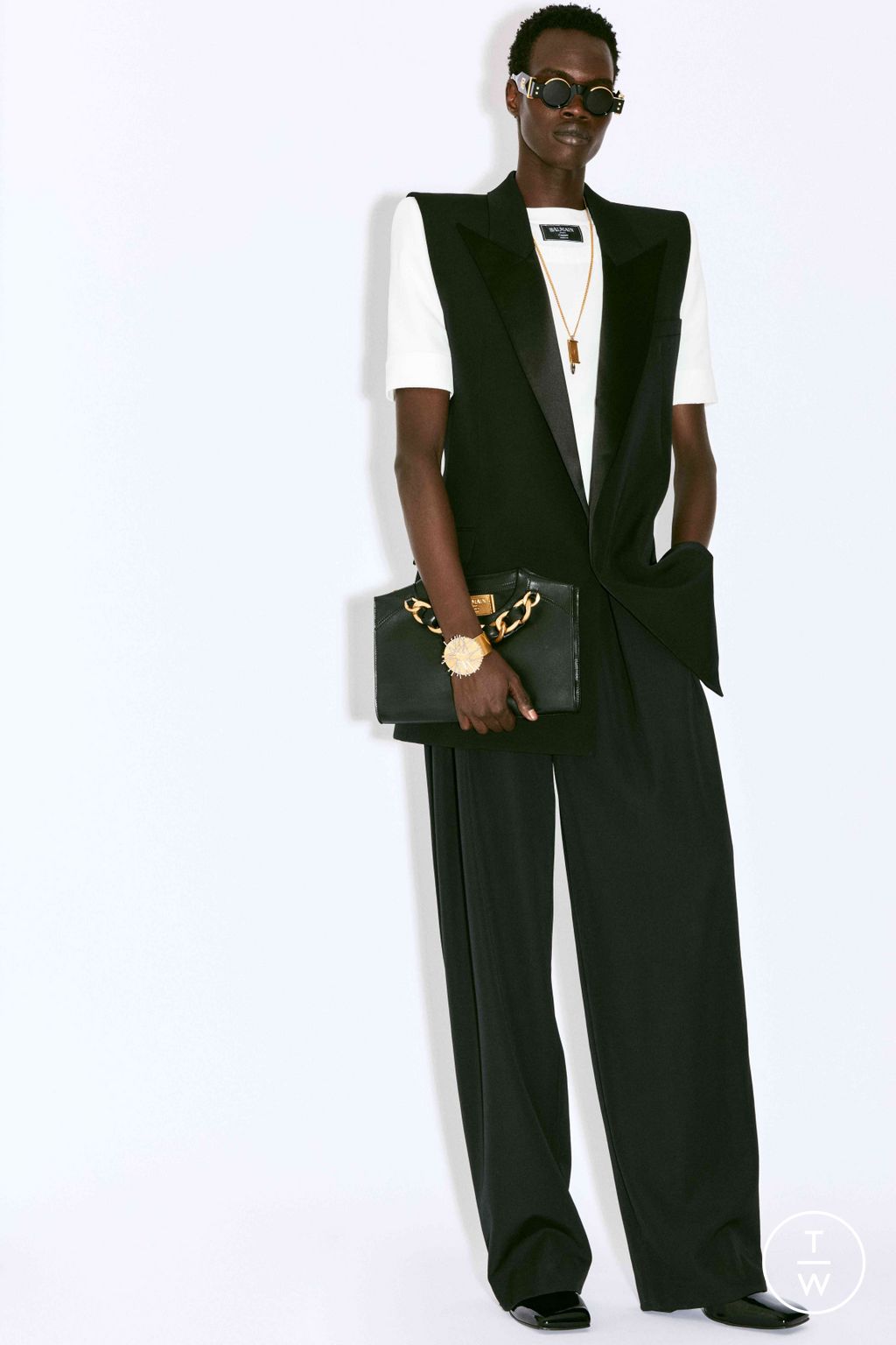 Fashion Week Paris Resort 2025 look 3 from the Balmain collection menswear