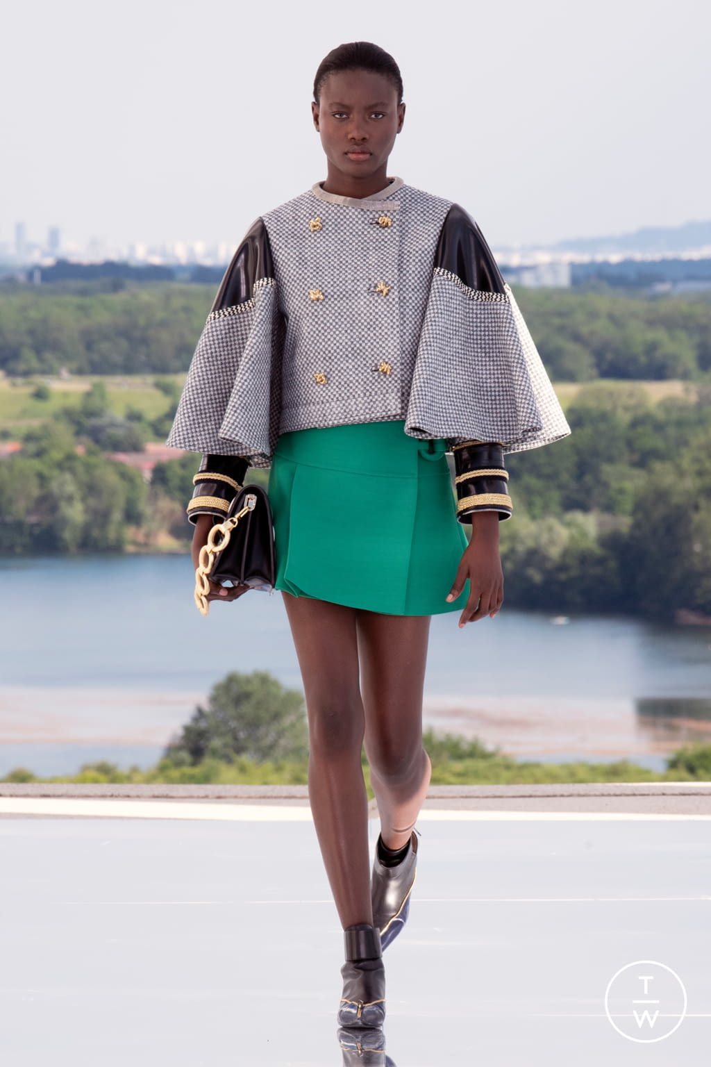 Fashion Week Paris Resort 2022 look 30 de la collection Louis Vuitton womenswear