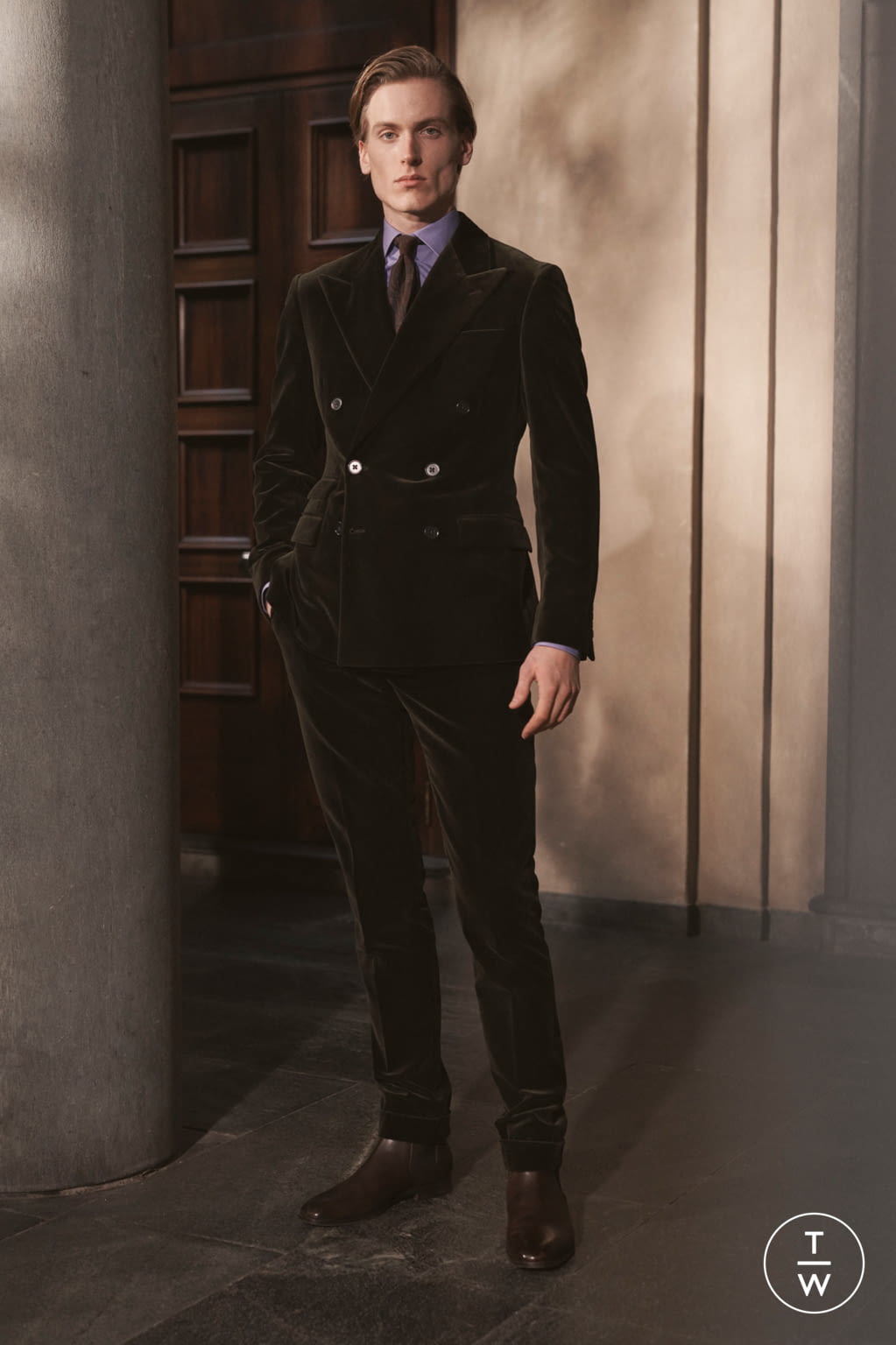 Fashion Week Milan Fall/Winter 2020 look 29 from the Ralph Lauren Purple Label collection 男装