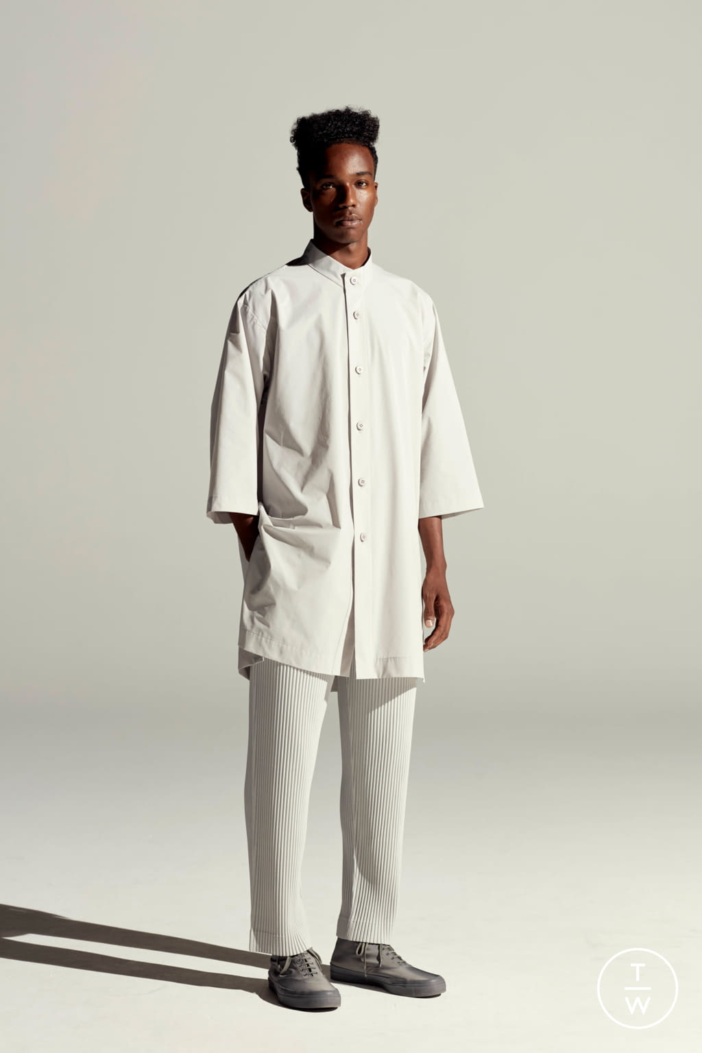 Fashion Week Paris Spring/Summer 2022 look 30 from the HOMME PLISSÉ ISSEY MIYAKE collection menswear