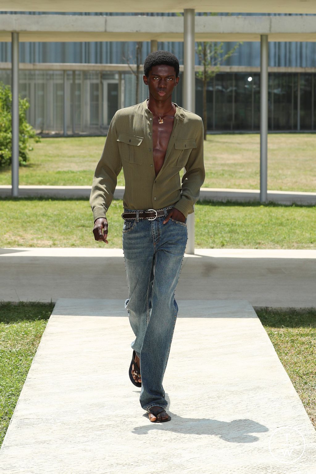 Fashion Week Milan Spring/Summer 2023 look 30 from the Etro collection menswear