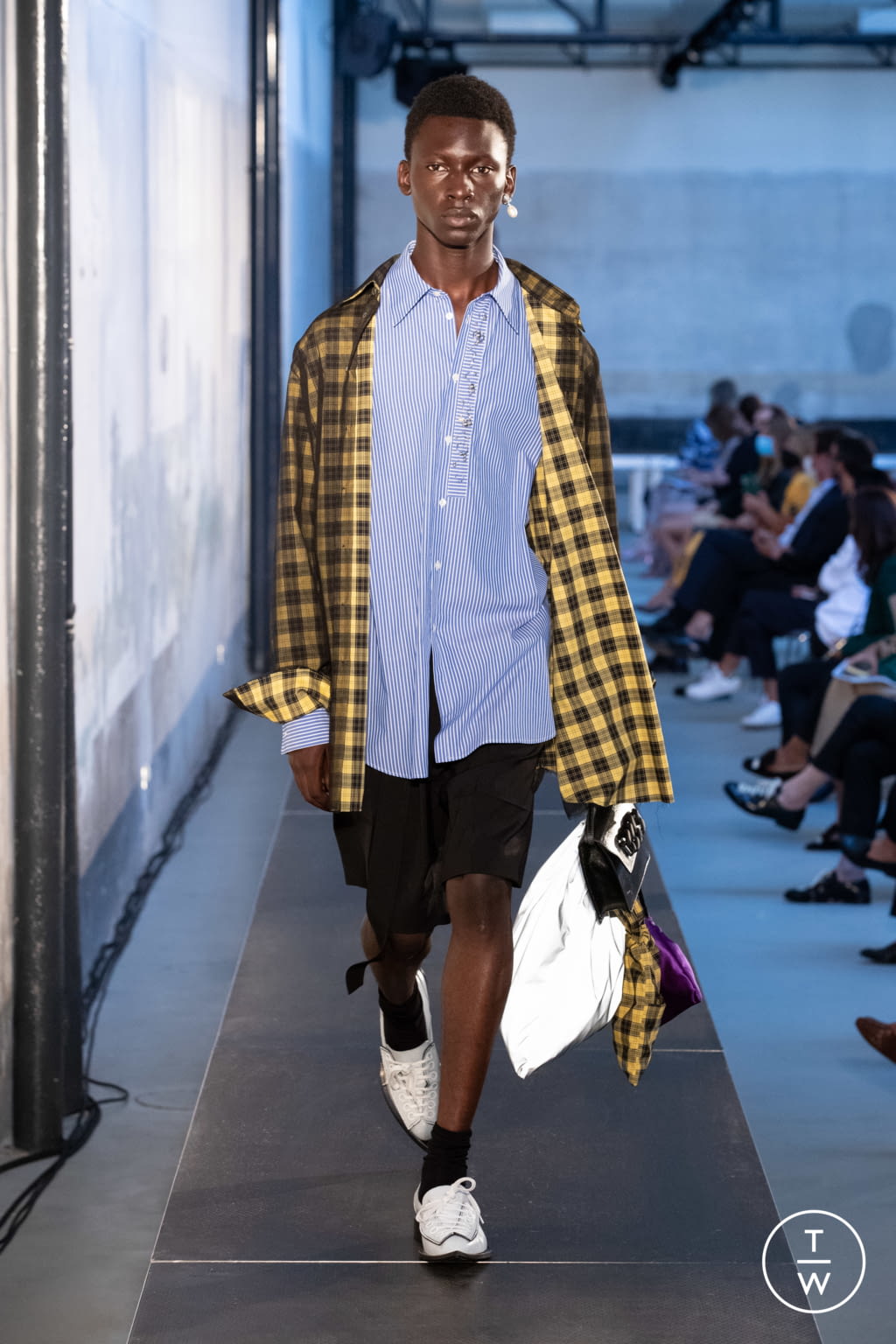Fashion Week Milan Spring/Summer 2021 look 30 from the N°21 collection womenswear