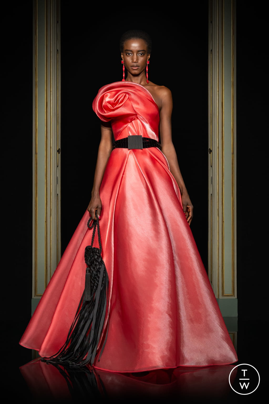 Fashion Week Paris Spring/Summer 2021 look 29 from the Giorgio Armani Privé collection couture