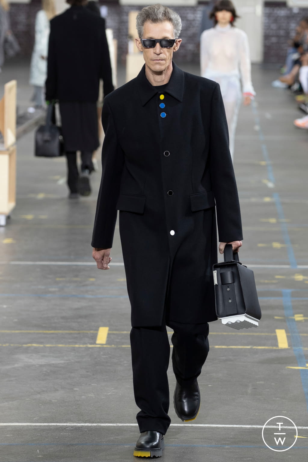 Fashion Week Paris Fall/Winter 2021 look 30 from the Off-White collection womenswear