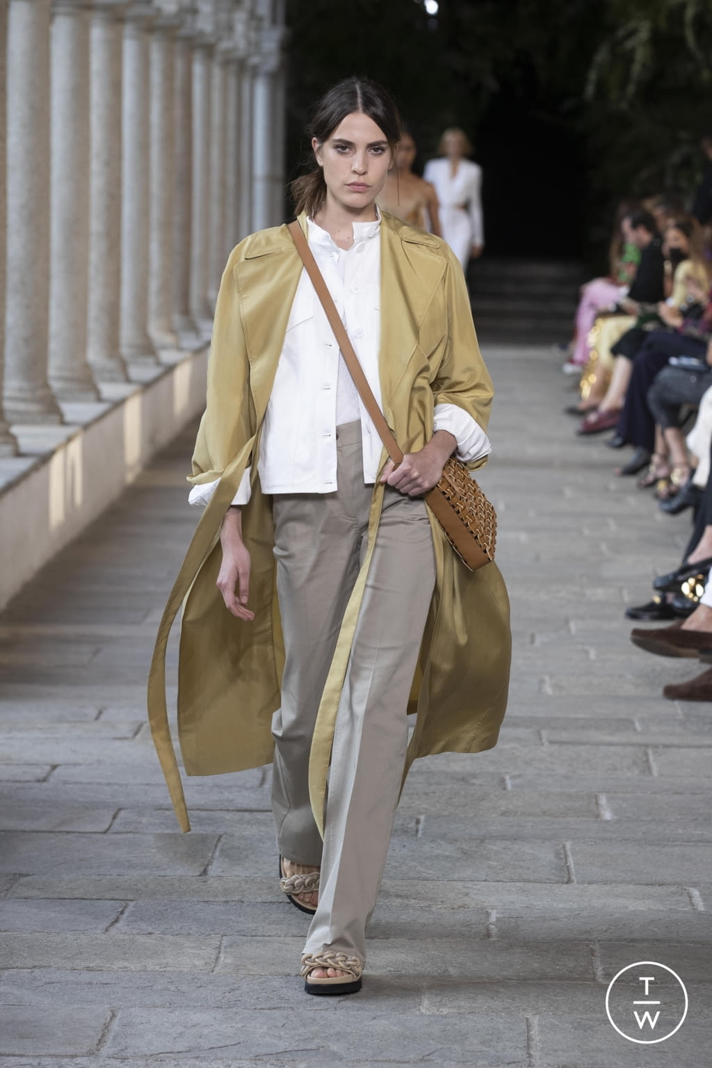 Fashion Week Milan Spring/Summer 2022 look 30 from the Alberta Ferretti collection 女装