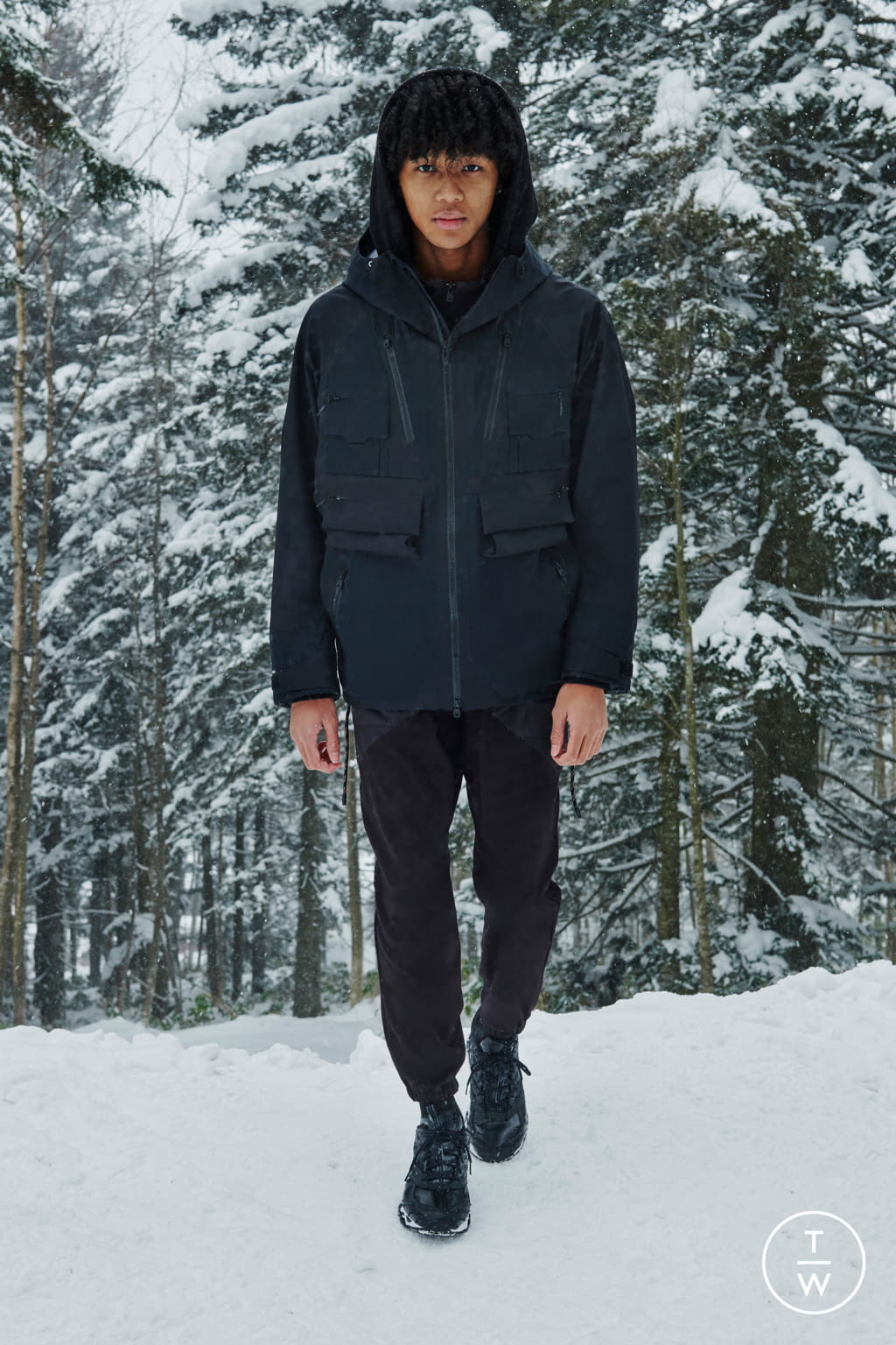 Fashion Week Paris Fall/Winter 2021 look 30 from the White Mountaineering collection menswear