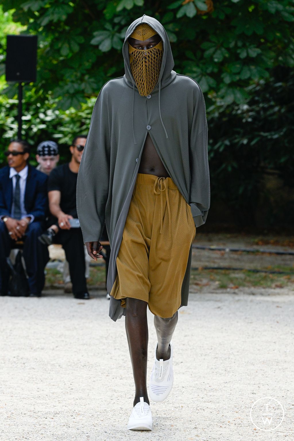 Fashion Week Paris Spring/Summer 2026 look 30 de la collection White Mountaineering menswear