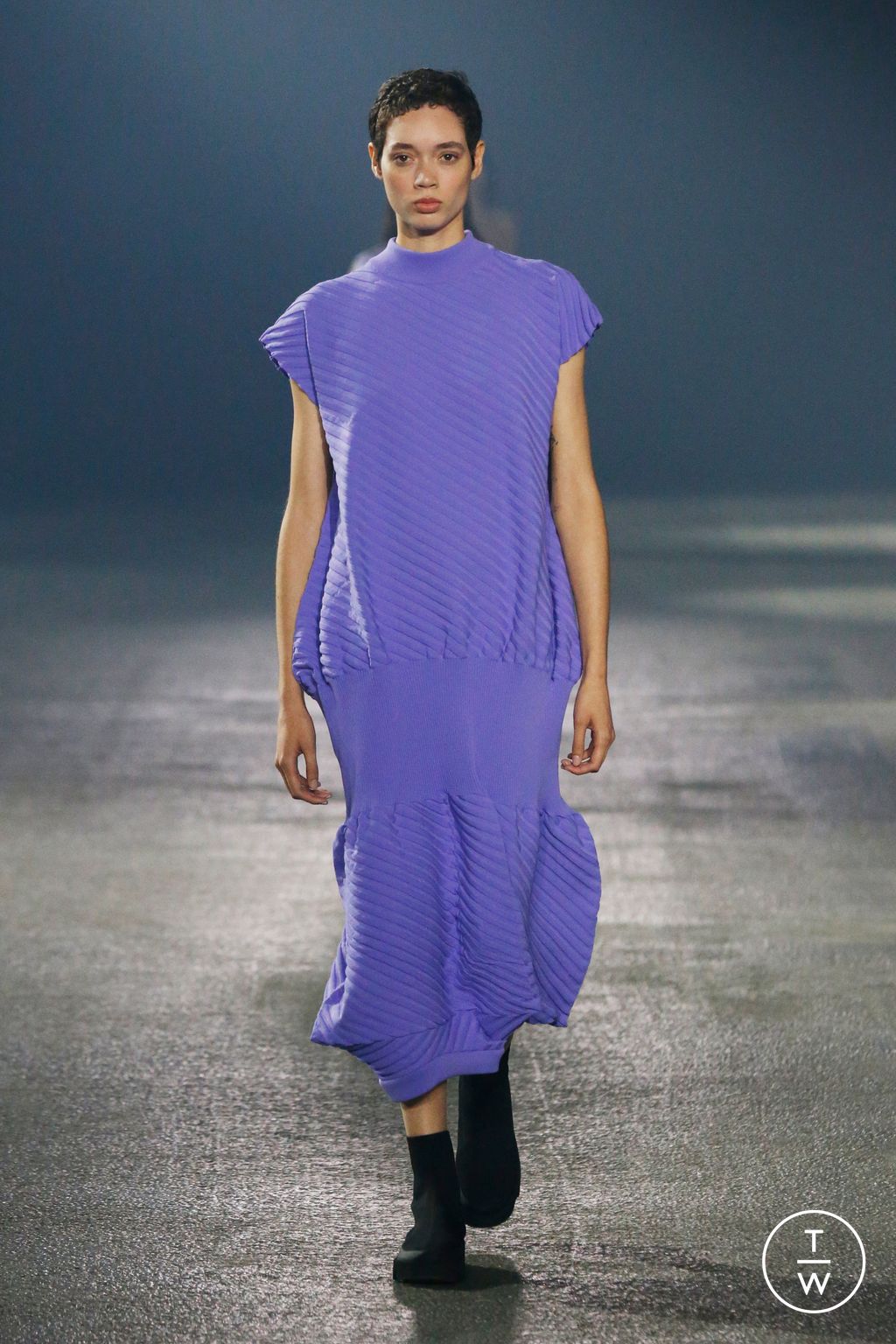 Fashion Week Paris Spring/Summer 2023 look 30 from the Issey Miyake collection 女装