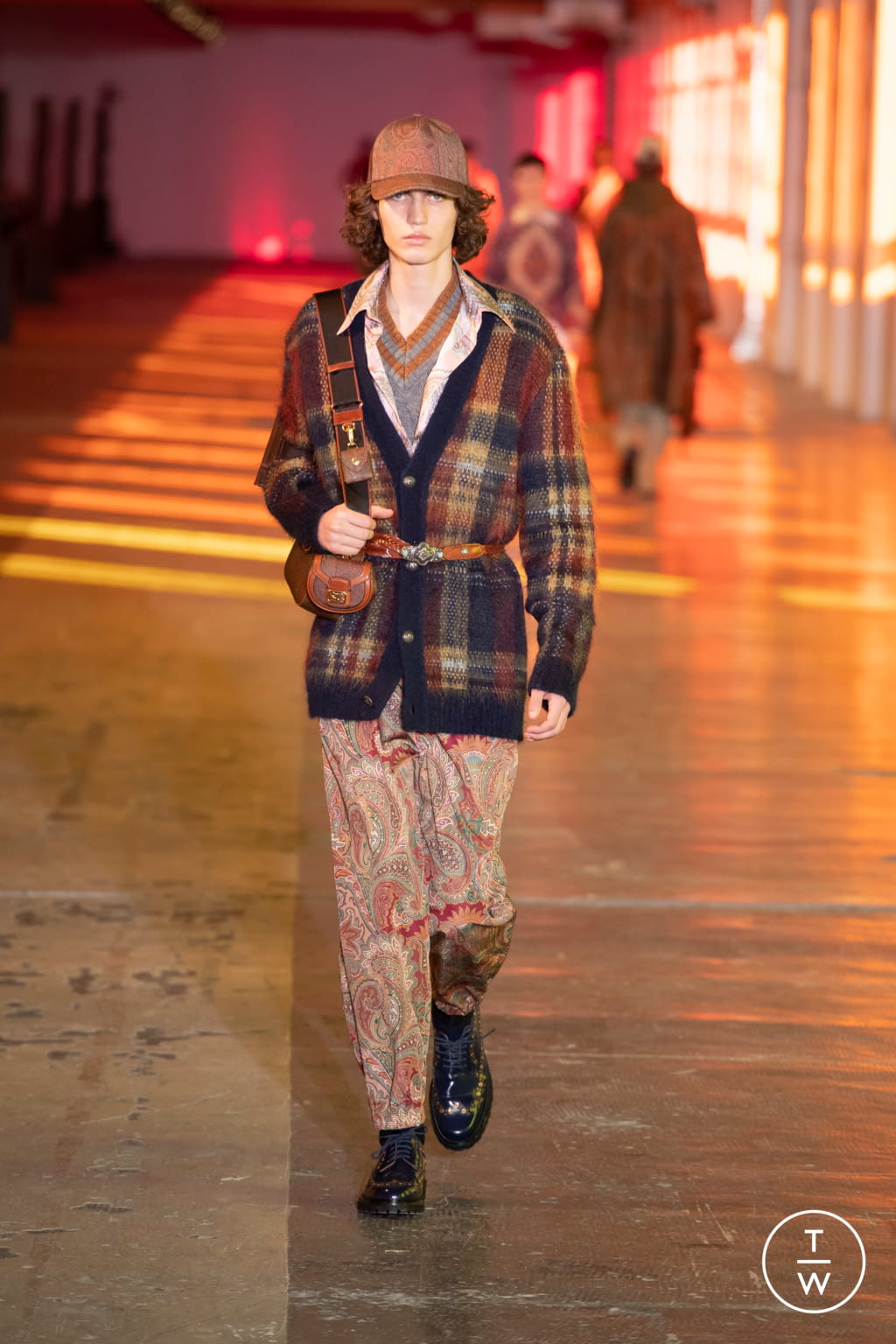 Fashion Week Milan Fall/Winter 2021 look 30 from the Etro collection 男装