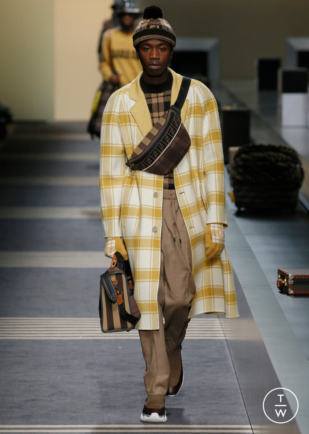 Fashion Week Milan Fall/Winter 2018 look 30 from the Fendi collection menswear