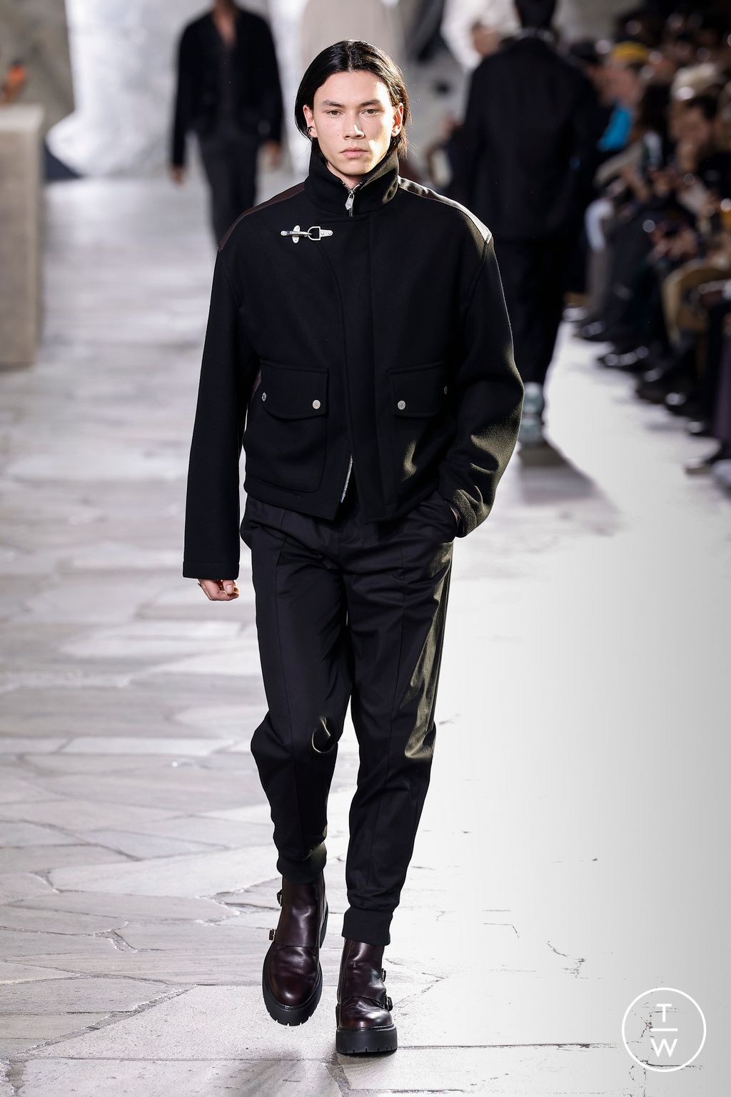 Fashion Week Paris Fall/Winter 2023 look 39 from the Hermès collection menswear