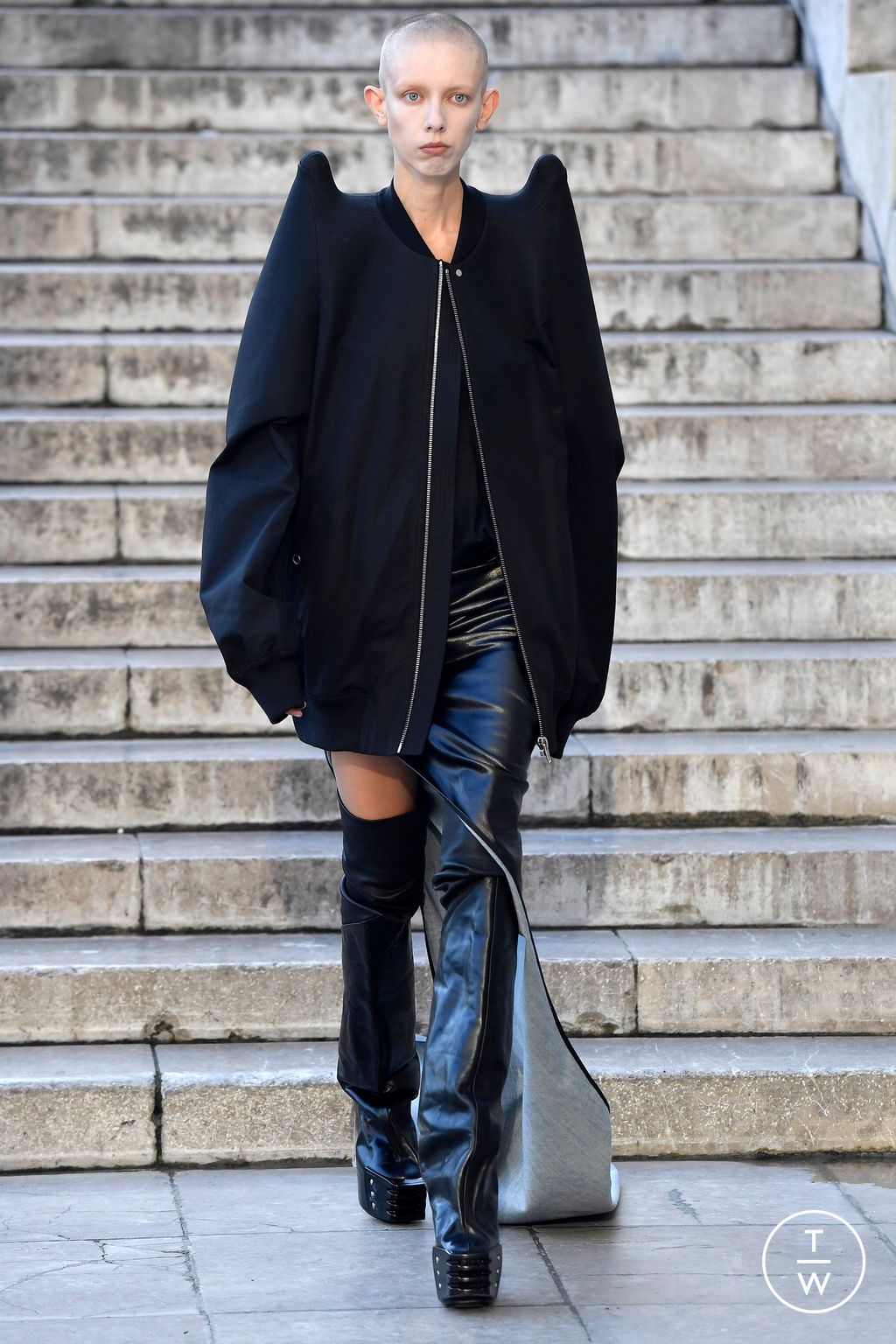 Fashion Week Paris Spring/Summer 2023 look 19 from the Rick Owens collection womenswear