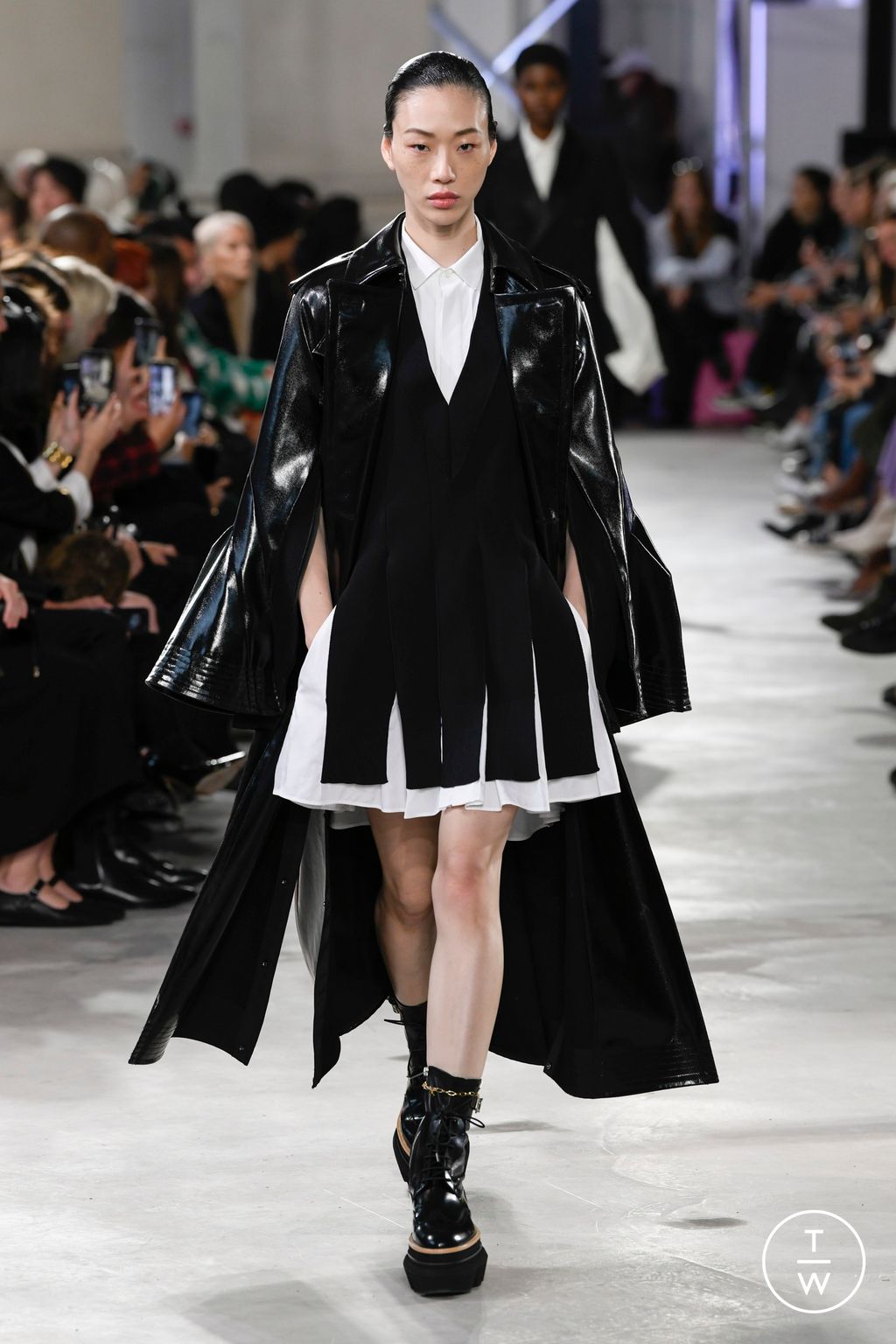 Fashion Week Paris Spring/Summer 2023 look 3 de la collection Sacai womenswear