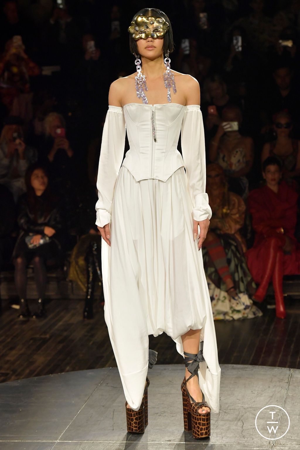 Fashion Week Paris Spring/Summer 2023 look 45 from the Andreas Kronthaler for Vivienne Westwood collection womenswear