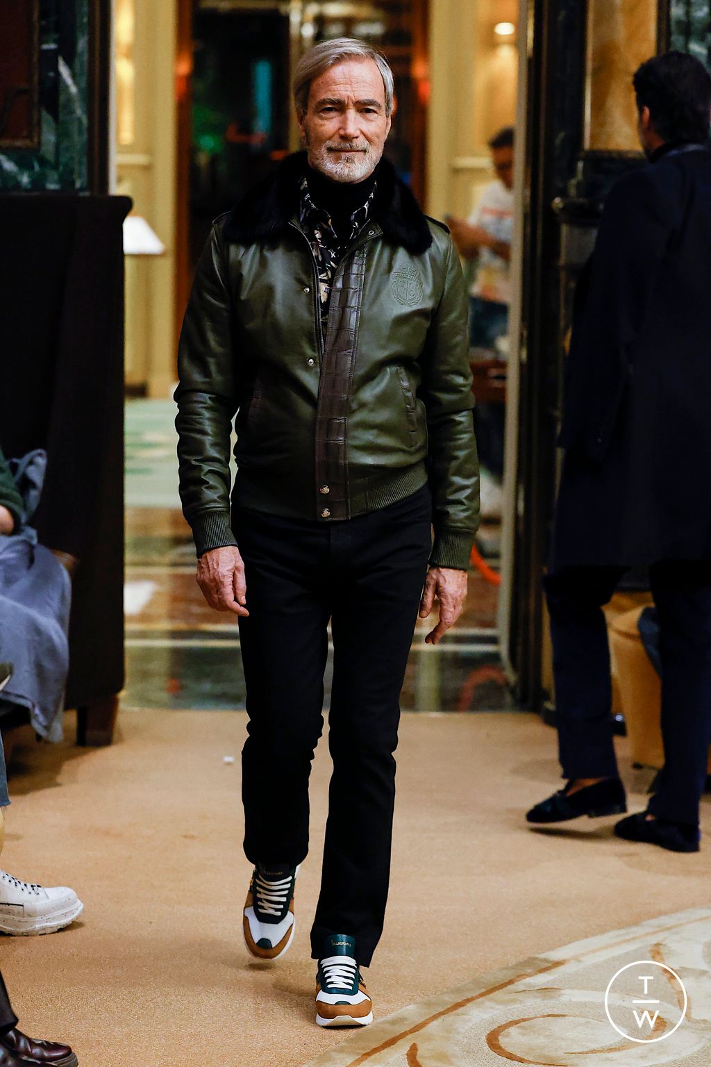 Fashion Week Milan Fall/Winter 2023 look 15 from the Billionaire collection 男装